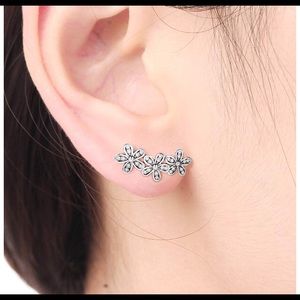 Brand New Sterling Silver Daisy earrings